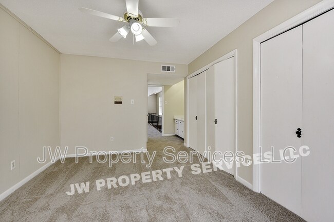 Building Photo - 309 Lilac St