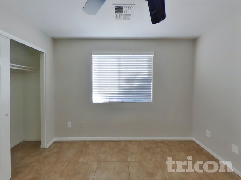 Building Photo - 1005 S Solomon