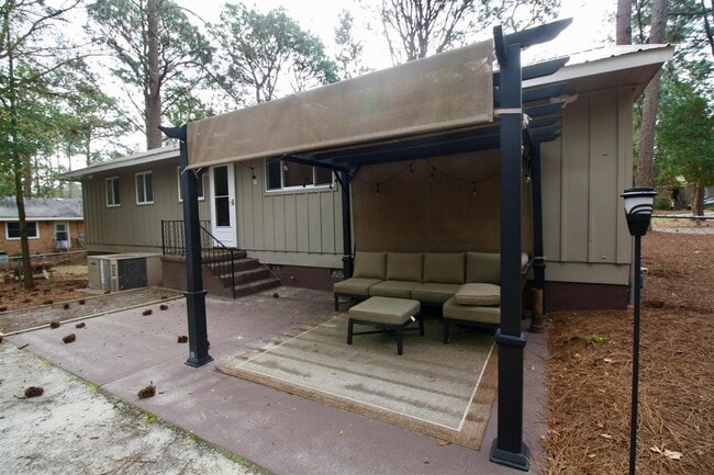 Building Photo - 520 N Hale St