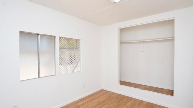 Building Photo - 334 N 83rd St