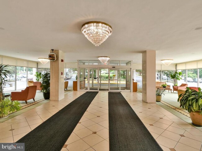 Building Photo - 10201 Grosvenor Pl