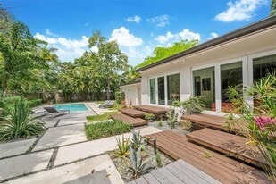 Building Photo - 5800 SW 50th Ter