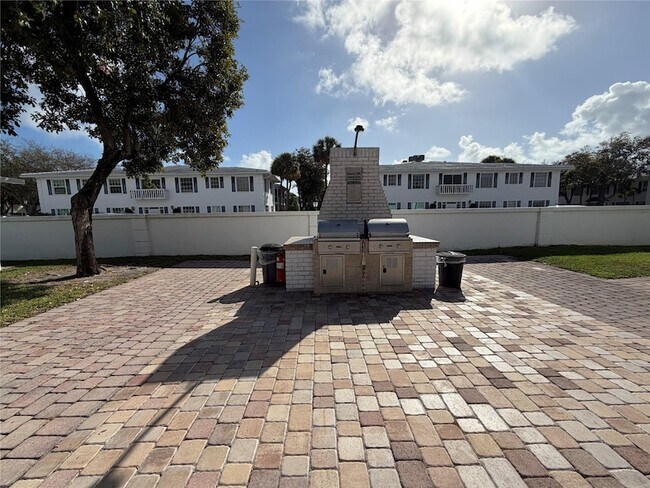 Building Photo - 2151 NE 68th St