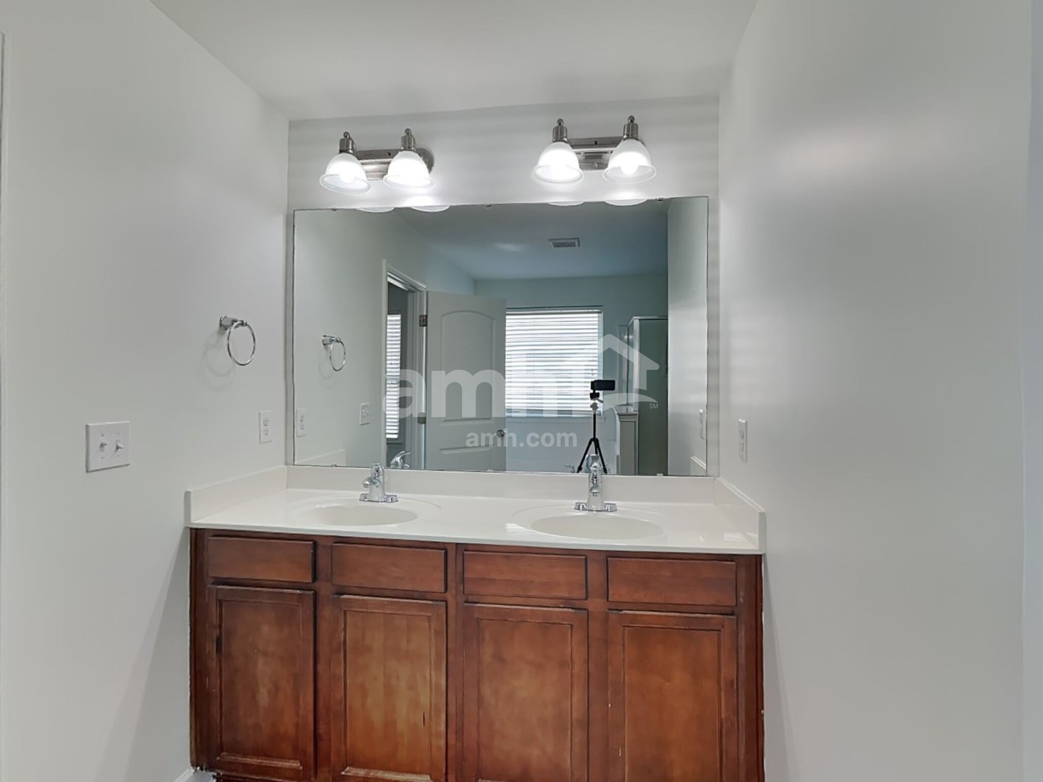 Building Photo - 3013 Corrona Ln