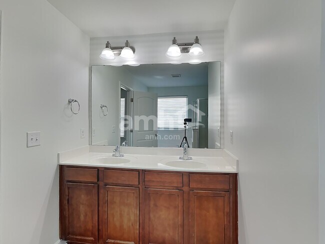 Building Photo - 3013 Corrona Ln