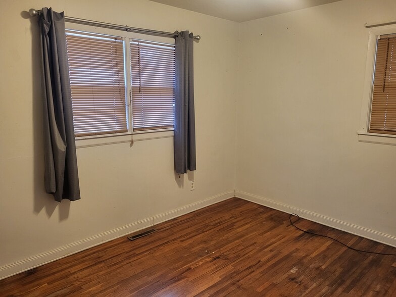 Building Photo - 507 N Eby St