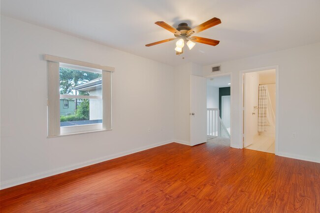 Building Photo - 31 Clinton Ct