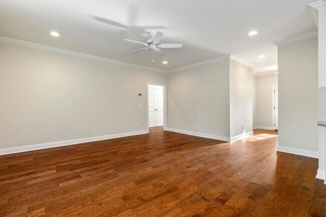 Building Photo - 1642 Academy Dr