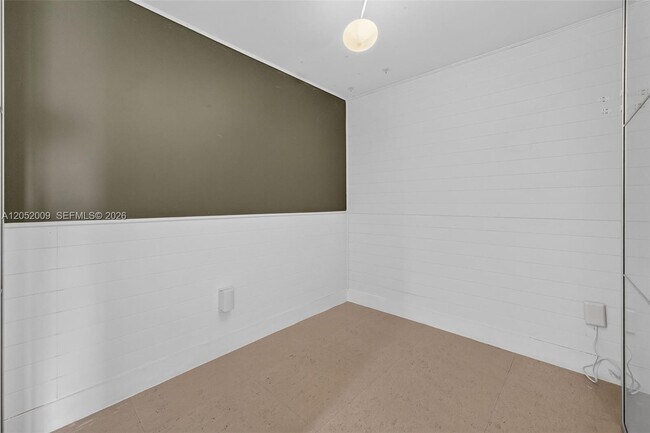 Building Photo - 2950 NE 188th St