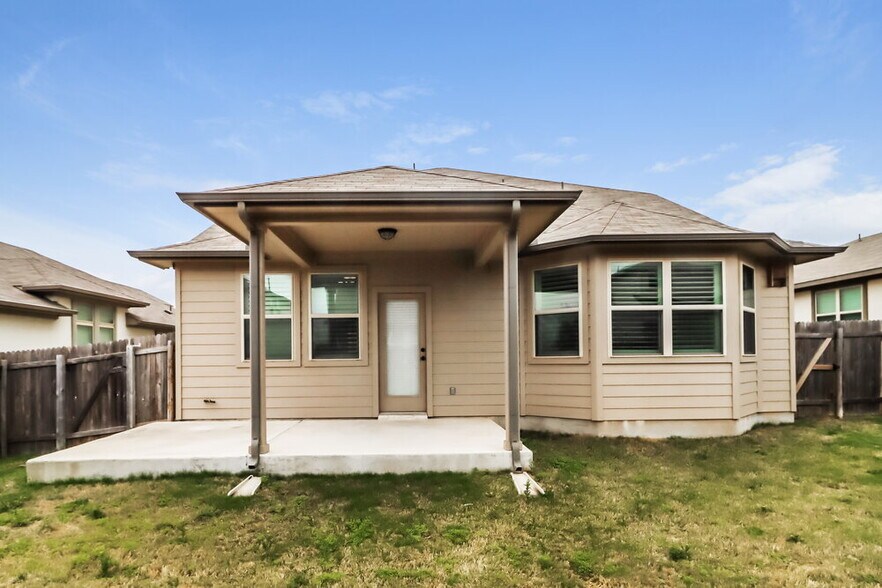Building Photo - 8113 Pescara Cove