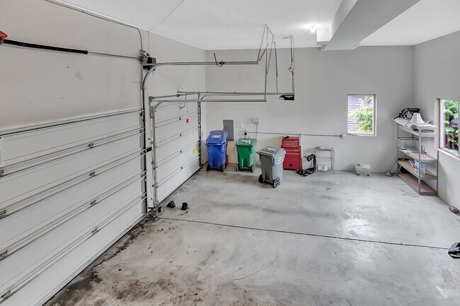 Building Photo - 4 Bedroom Home For Rent In Forest Heights