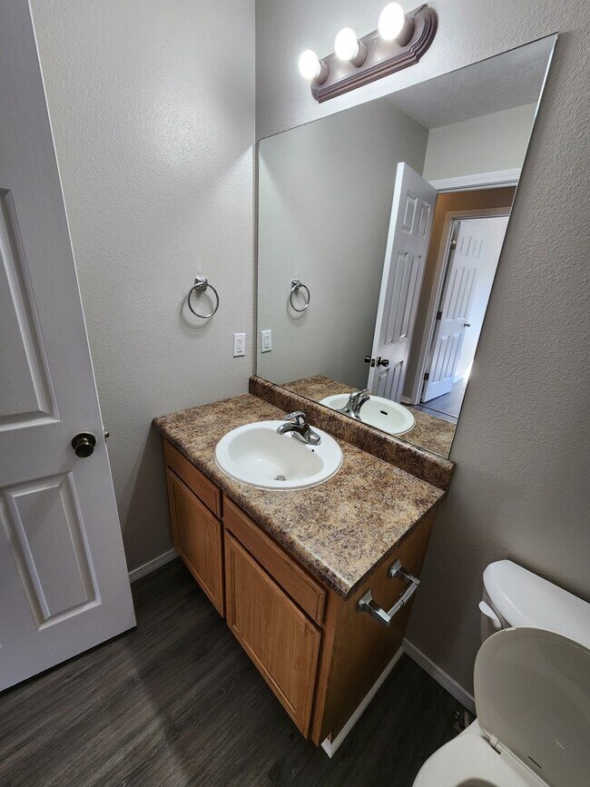 Building Photo - Spacious 3-Bedroom, 2-Bathroom Home AVAILABLE NOW!!