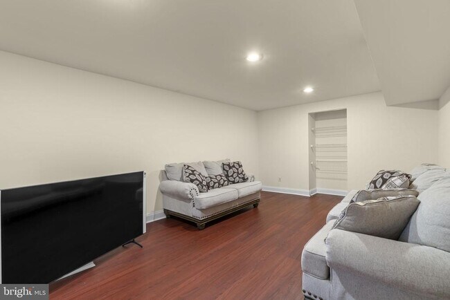 Building Photo - 10211 Brightstone Pl