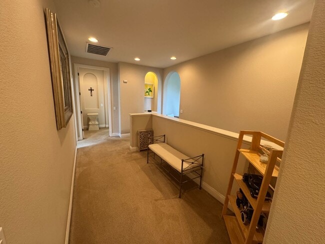 Building Photo - 5 Bed / 3.5 Bath | Elk Grove Single Family...
