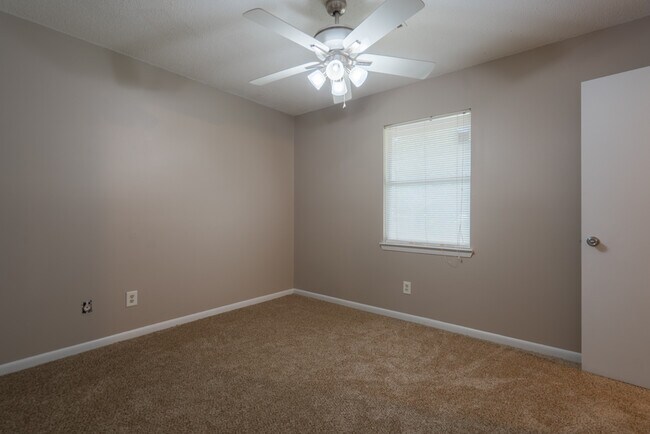 Building Photo - 174 Sequoia Cir
