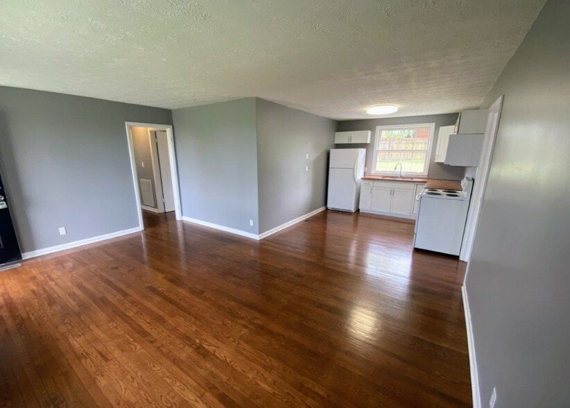 Building Photo - 218 Walcott Dr