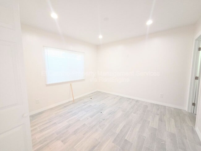 Building Photo - 4064 E 60th St