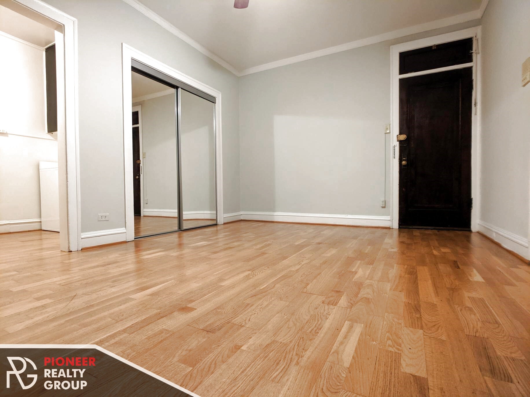 Building Photo - 4635 N Paulina St