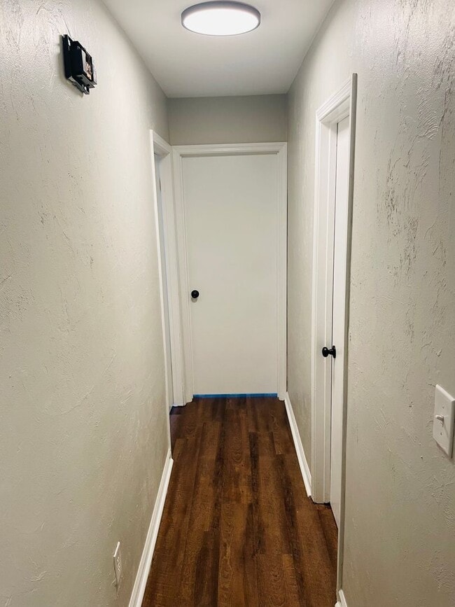 Building Photo - Spacious Duplex just north of I10 and Monroe