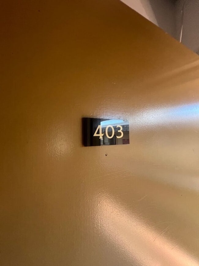 Building Photo - MOVE IN READY! 2 Bd, 1 Ba in Hillside Villa- Salt Lake