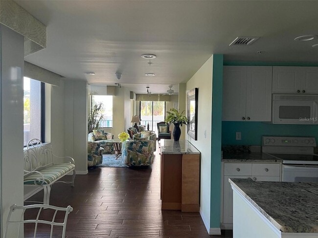 Building Photo - 670 Island Way