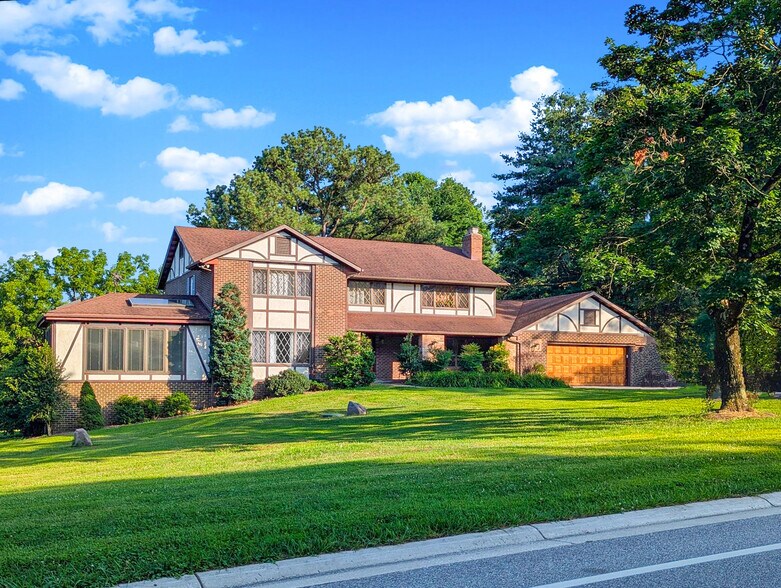 Building Photo - 6636 Isle of Skye Dr