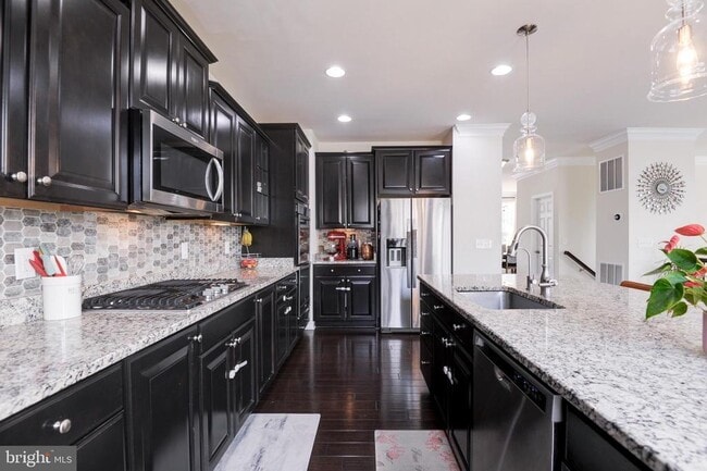 Building Photo - 22283 Pinecroft Terrace