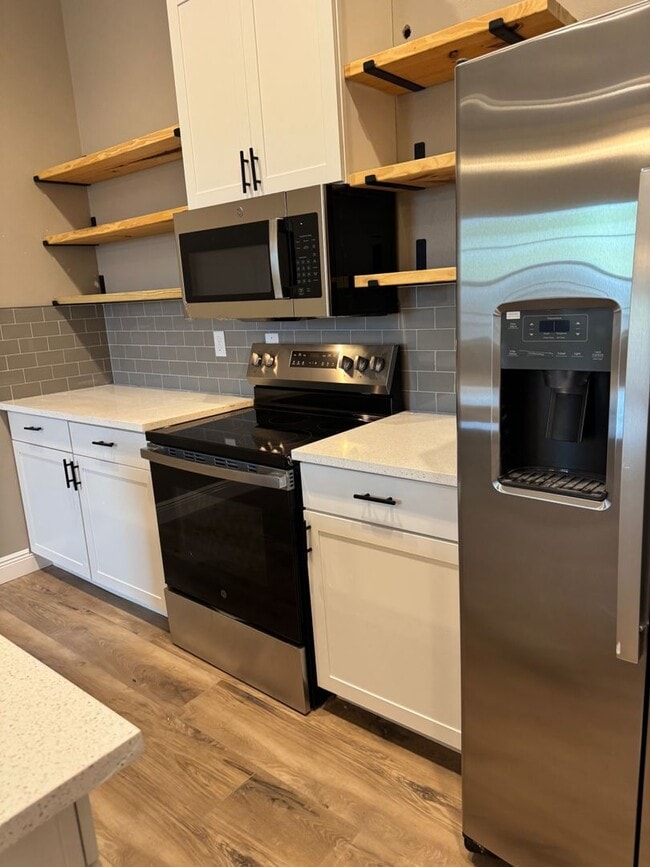 Building Photo - 923 Hagle Park Rd