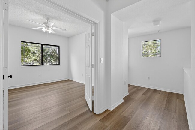 Building Photo - 2804 Sarento Pl