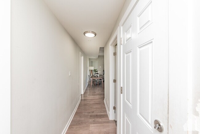Building Photo - 2923 N Avers Ave