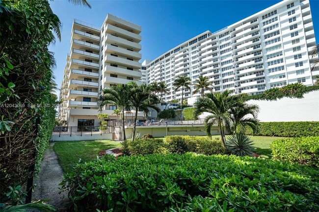Building Photo - 1623 Collins Ave