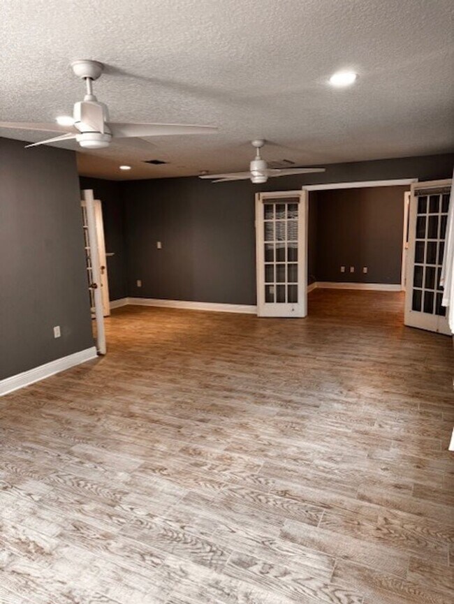 Building Photo - 2519 Southern Oak Cir