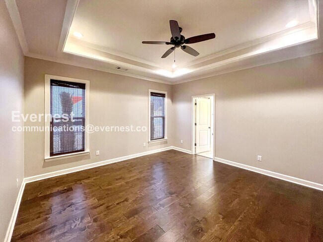 Building Photo - 613 Creekside Cove