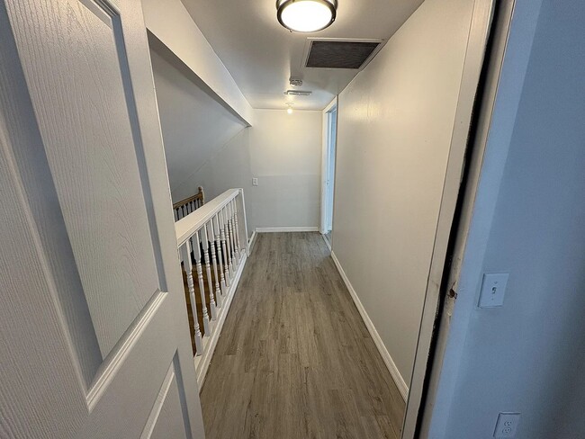 Building Photo - For rent minutes from Downtown Lakeland