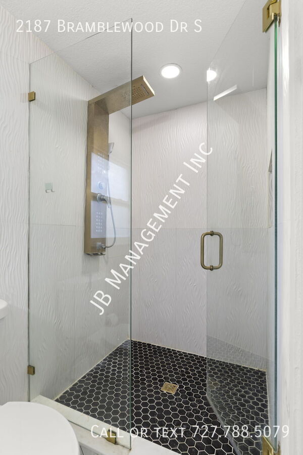 Building Photo - 2187 Bramblewood Dr S