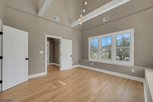 Building Photo - 49 Park Ave