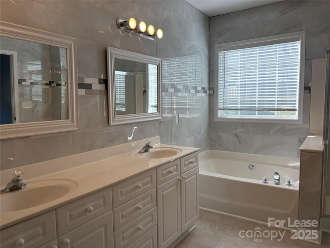 Building Photo - 118 Middleton Pl