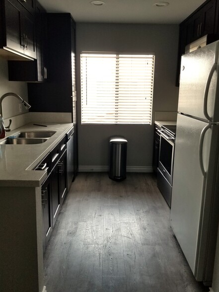 Kitchen - 3028 W Cheryllyn Ln