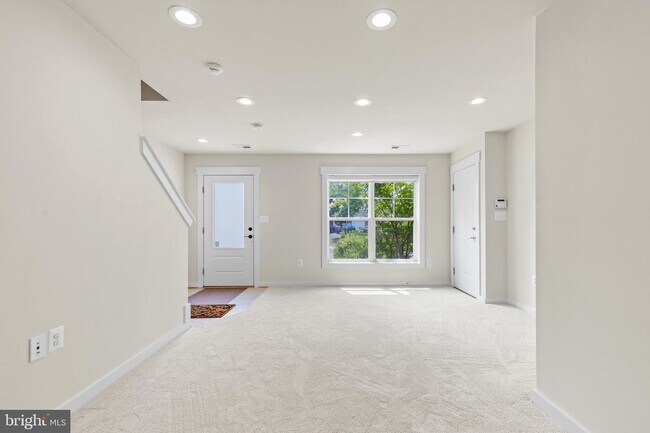Building Photo - 42394 Pale Iris Terrace