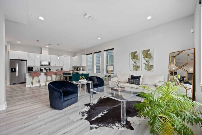 Building Photo - 705 Gregg St