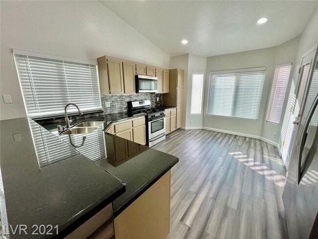 Building Photo - Gorgeous Fully Renovated Home