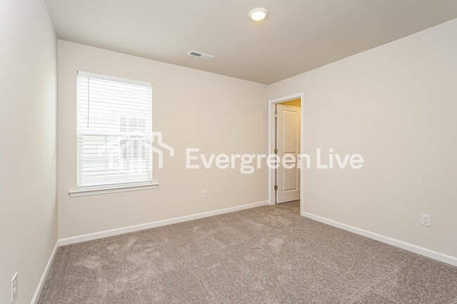 Building Photo - 5585 Hydrangea St