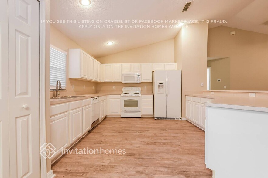 Building Photo - 1511 Canopy Oaks Dr
