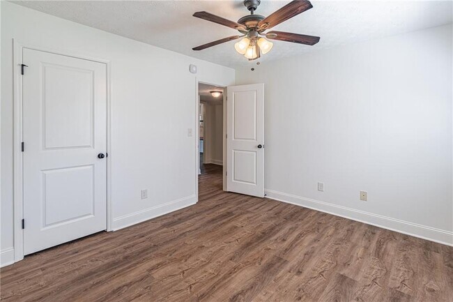 Building Photo - 9630 Pine Thicket Way