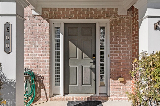 Building Photo - 600 Coligny Ct