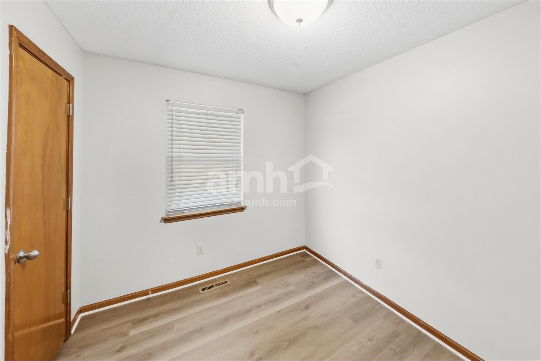Building Photo - 409 SE Onyx Cir