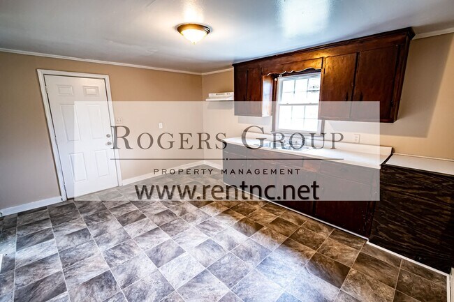 Building Photo - 220 Pearl St