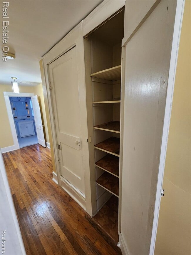 Building Photo - 400 Stratford Rd