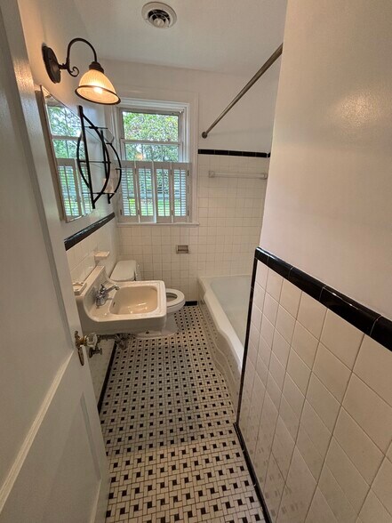 Building Photo - 2609 Lafayette Ave