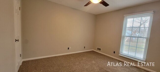 Building Photo - 1009 NE 99th St